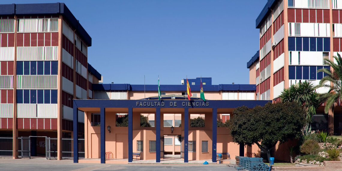 Desalojan la Facultad de Ciencias de Málaga por un escape de gas