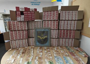 Intervenidas en Málaga en pleno intercambio 4.000 cajetillas de tabaco de contrabando y 7.530 euros