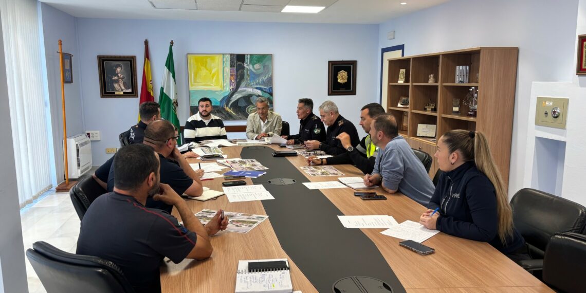 30 policías locales y 25 bomberos se desplegarán por las playas de Marbella y San Pedro Alcántara en la Noche de San Juan