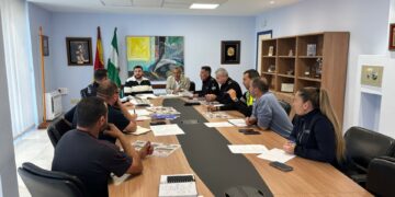 30 policías locales y 25 bomberos se desplegarán por las playas de Marbella y San Pedro Alcántara en la Noche de San Juan