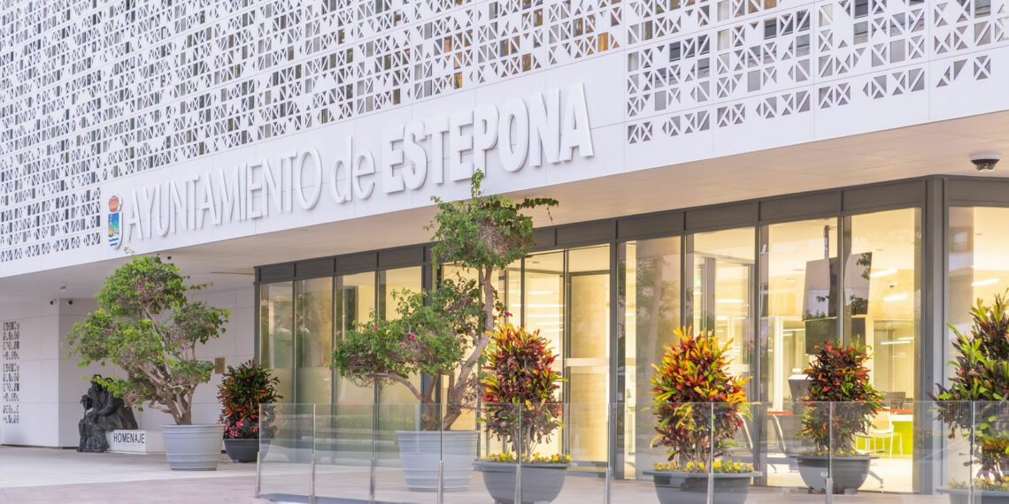 Ahorro de más de seis millones de euros para los hogares de Estepona con la bajada del IBI