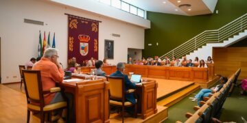 El pleno de Torremolinos aprueba de forma inicial la ordenanza para que los residentes estacionen por 0,20€/día