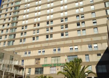 Un hombre y una mujer, de 50 y 70 años, afectados en el incendio de un piso en Málaga