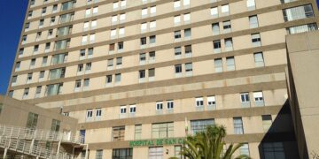 Un hombre y una mujer, de 50 y 70 años, afectados en el incendio de un piso en Málaga