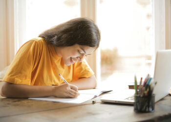 El 93% de los títulos que oferta Andalucía pertenece al sistema universitario público frente al 71% de España