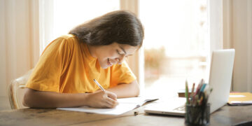 El 93% de los títulos que oferta Andalucía pertenece al sistema universitario público frente al 71% de España