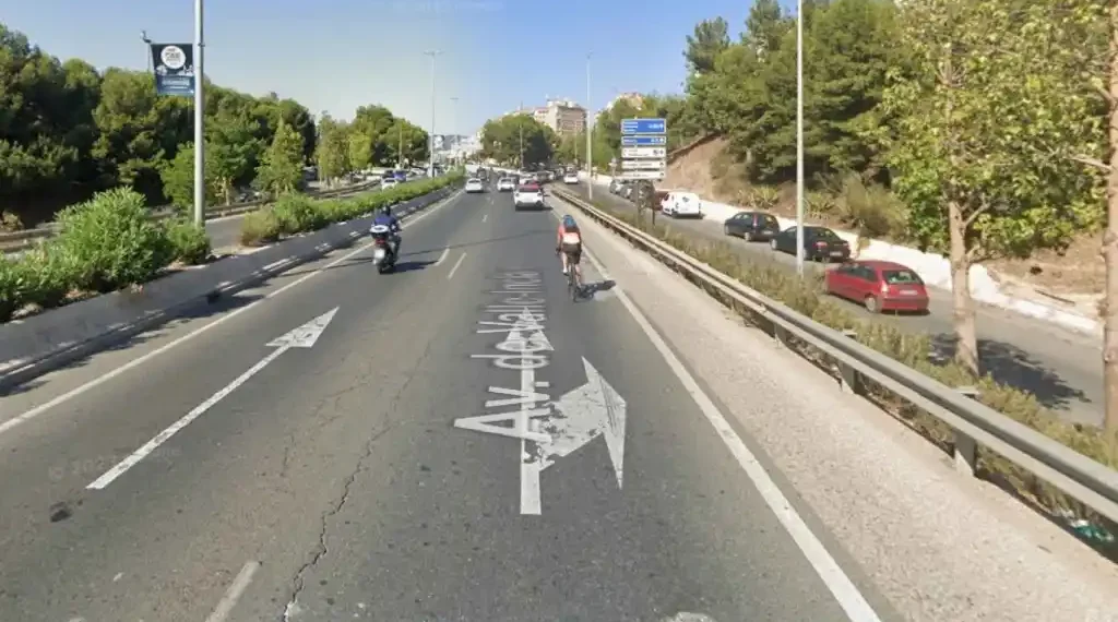 Fallece un hombre de 29 años tras una colisión entre un coche y una moto en Málaga