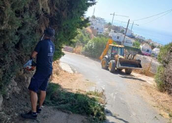 El Ayuntamiento de Benalmádena pone en marcha un dispositivo especial de limpieza de cara a la romería de la Virgen de la Cruz