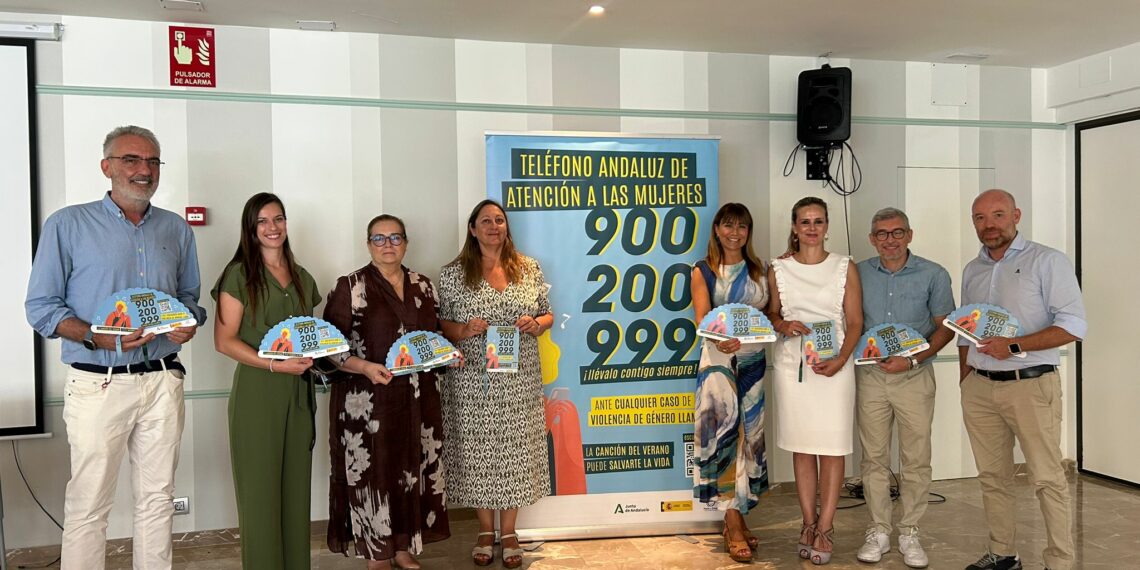 La Junta presenta en Torremolinos la campaña de difusión del Teléfono de Atención a la Mujer 900 200 999