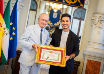 «Sentirse malagueño» y «el espíritu que tenemos de ayudar a todos», algunas claves del pregón del mijeño Javier Castillo