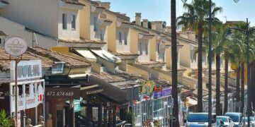 Detenido en Mijas tras agredir a agentes de la Policía Local por un conflicto de estacionamiento