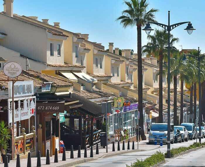 Detenido en Mijas tras agredir a agentes de la Policía Local por un conflicto de estacionamiento