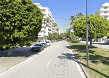 Atropellan a un hombre de 82 años en la calle Quevedo de Marbella