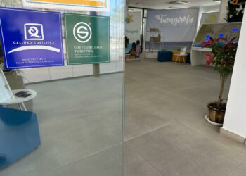 La Oficina Municipal de Turismo de Fuengirola renueva los certificados Q de Calidad y S de Sostenibilidad