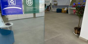 La Oficina Municipal de Turismo de Fuengirola renueva los certificados Q de Calidad y S de Sostenibilidad