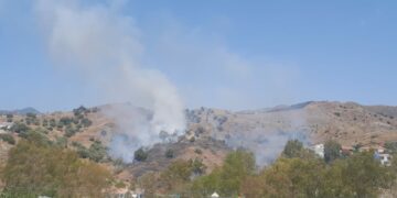 Declarado un incendio forestal en el paraje Jarazmín, en Málaga capital