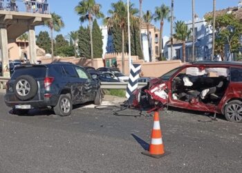Un grave accidente en el cruce de Casares Costa se salda con una persona herida