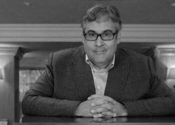 El escritor Juan Manuel de Prada y el editor Javier Jiménez conversarán sobre las visiones de España en una nueva cita del ciclo ‘Noche en el Jardín de los Brenan’