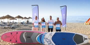 San Pedro Alcántara acogerá una jornada gratuita de bautismo de paddle surf con 45 plazas disponibles