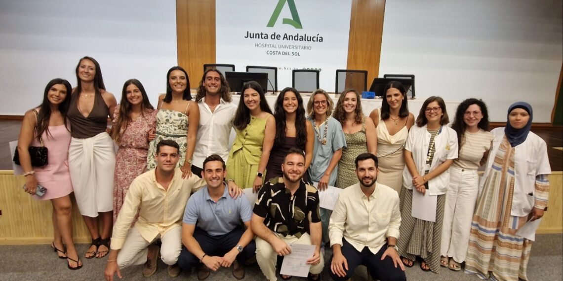 El Hospital Universitario y el Distrito Costa del Sol rinden homenaje a los 21 especialistas internos residentes que finalizan su formación
