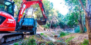 El Ayuntamiento limpia en el primer semestre del año más de 175.000 metros cuadrados de parcelas y arroyos municipales