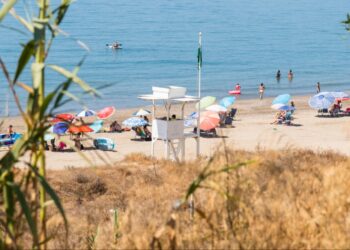 El servicio de socorrismo de Marbella atiende más de 2.300 incidencias en las playas durante la primera quincena de julio