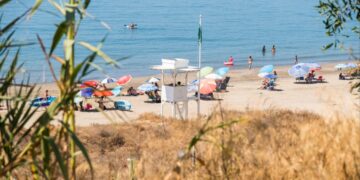 El servicio de socorrismo de Marbella atiende más de 2.300 incidencias en las playas durante la primera quincena de julio