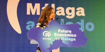 Navarro reivindica que «el milagro económico andaluz tiene el código postal de Málaga»