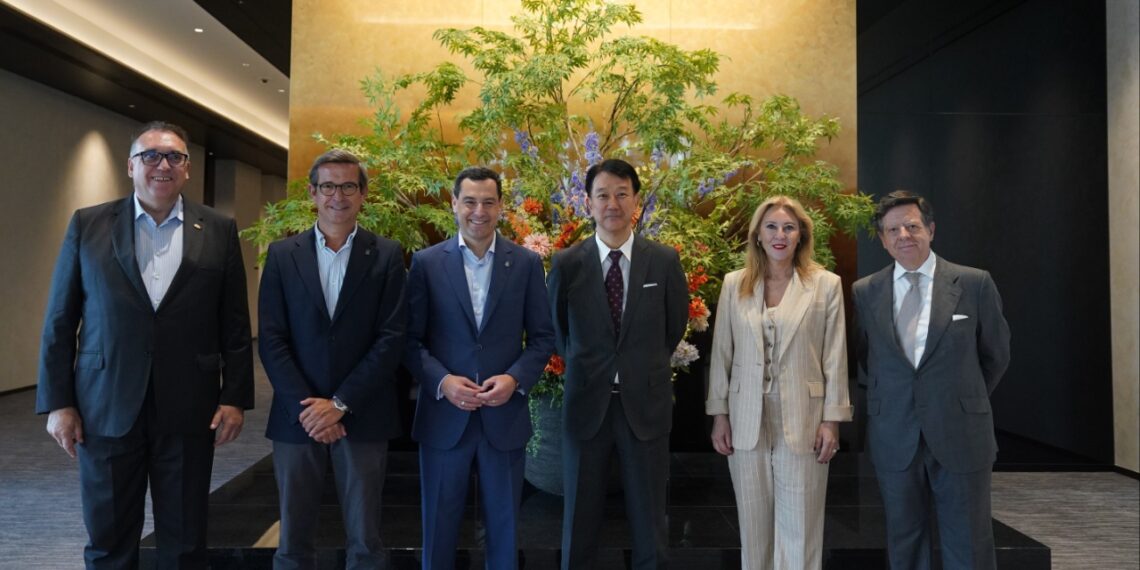 El presidente de la Junta de Andalucía visita en Tokio la sede de la Corporación Mitsui