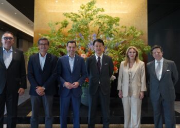 El presidente de la Junta de Andalucía visita en Tokio la sede de la Corporación Mitsui