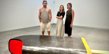 Grandes iconos del verano realizados en mármol protagonizan la exposición ‘Quiñones: Al Origen’ en el Mirador del Carmen