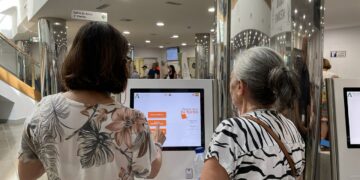 Un millar de usuarios se benefician diariamente de un nuevo gestor de turnos SAS en el Hospital Clínico de Málaga