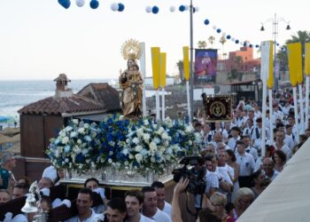 La semana grande en honor a la Virgen del Carmen en Benalmádena disfruta del encuentro entre la Protectora de los Mares y La Chiquita