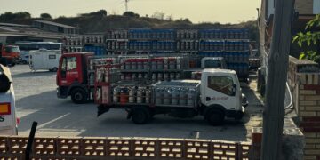 Denuncian uso irregular de un parking de caravanas para operaciones con gas envasado en Campanillas