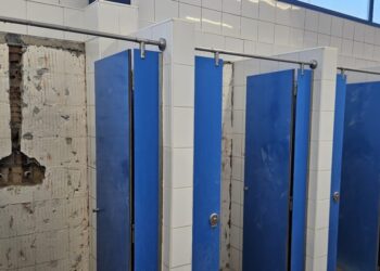 Torremolinos acomete tareas de limpieza y mantenimiento de las piscina Virgen del Carmen I y II