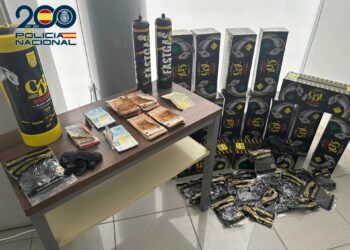 Detienen en Ronda a tres jóvenes con 18 botellas de gas de la risa que pretendían distribuir en fiestas