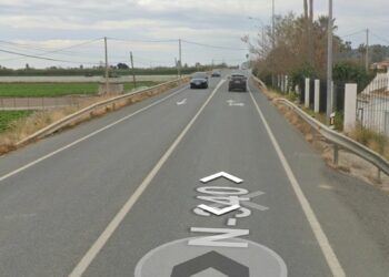 Un fallecido tras la colisión de un coche y una moto en la N-340 en Vélez-Málaga