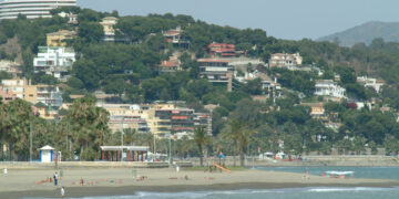 Fallece un bañista en la playa de La Malagueta