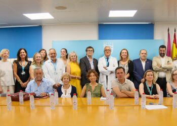 El Hospital Regional de Málaga celebra una reunión de coordinación con el Cuerpo Consular para mejorar la atención a pacientes extranjeros