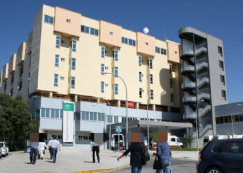 Herido grave un trabajador tras quedar atrapado bajo un torito en Málaga