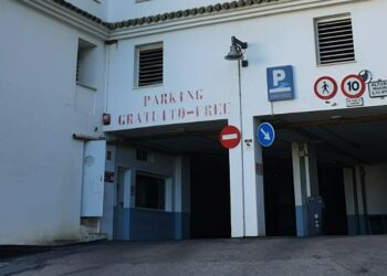 Casares inicia los trámites para renovar los ascensores del aparcamiento del Llano