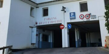 Casares inicia los trámites para renovar los ascensores del aparcamiento del Llano