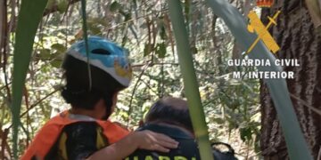Rescatadas tres personas, dos de ellas menores, cuando realizaban piragüismo en el Río Genil