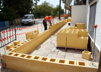 El Ayuntamiento de Estepona destina más de 250.000 euros a la mejora y mantenimiento de centros escolares durante el verano