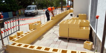 El Ayuntamiento de Estepona destina más de 250.000 euros a la mejora y mantenimiento de centros escolares durante el verano