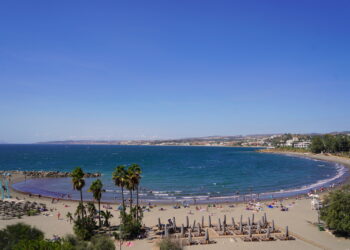 Estepona inicia los trámites para recuperar los terrenos junto a la emblemática playa de El Cristo y crear otro equipamiento público