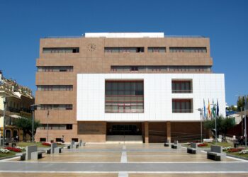 Fuengirola recurrirá a detectives privados para investigar bajas laborales de empleados municipales