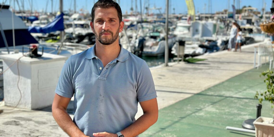 La Policía Local de Fuengirola colabora con la Guardia Civil en el control de motos acuáticas para garantizar la seguridad de los bañistas