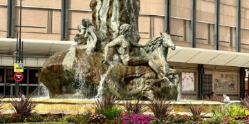 El Ayuntamiento de Fuengirola refuerza la conservación de su patrimonio con actuaciones en fuentes, murales y piezas históricas