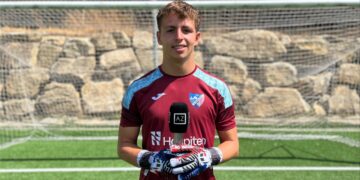 Raúl López, un portero con discapacidad auditiva que sueña con el ascenso del CD Estepona a Primera RFEF